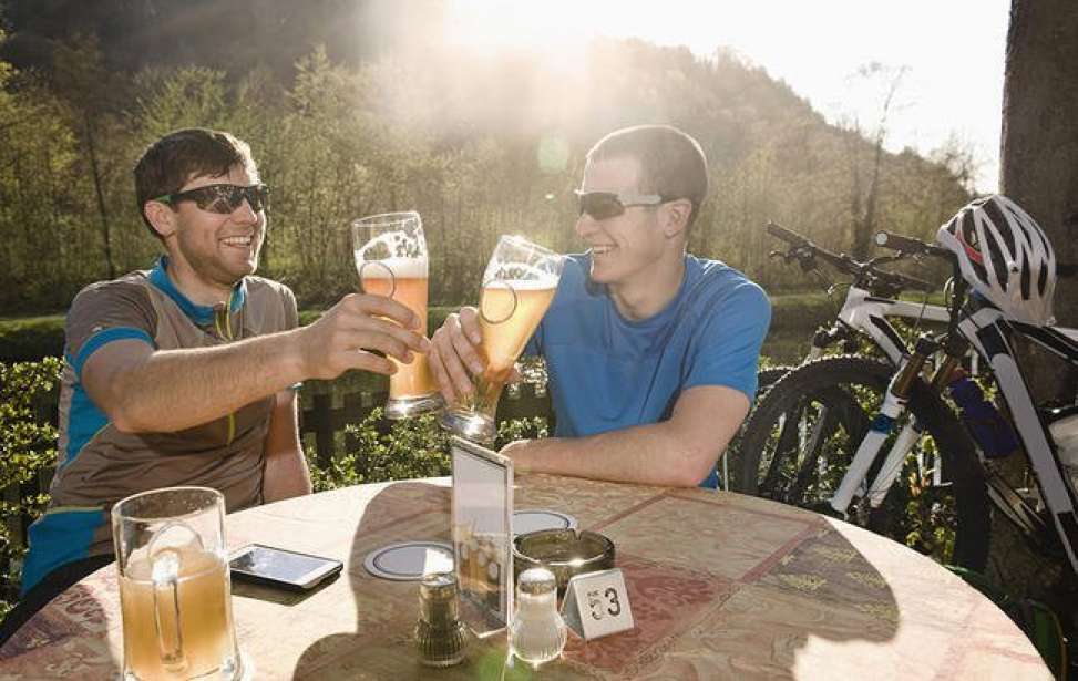 Bikers Rio pardo | Artigos | O que acontece com seu corpo ao berber álcool depois de um pedal pesado