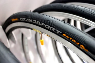 Bikers Rio pardo | Artigo | Porque os pneus de speed suportam tanta pressão? Como calibrá-los?