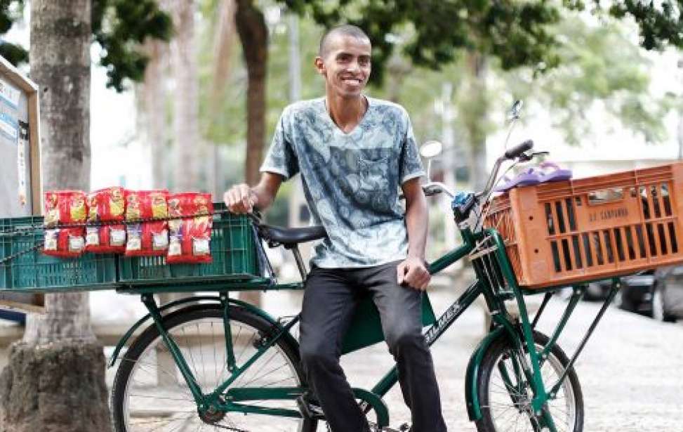 Bikers Rio pardo | SUA HISTÓRIA | Ambulante de Caxias pedala mais de 90 km por dia pra vender doces na Zona Sul do Rio