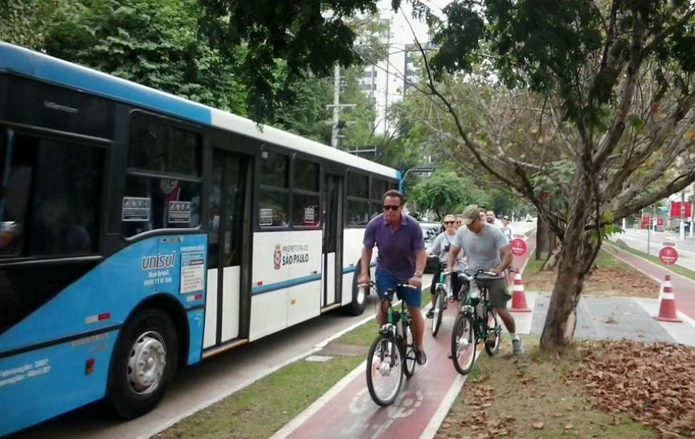 Bikers Rio pardo | Notícia | Arnold Schwarzenegger pedala por Zona Sul de SP