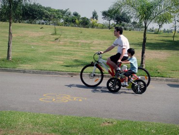 Bikers Rio pardo | Dica | Incentive seu filho a correr, pedalar, jogar bola, subir em árvores